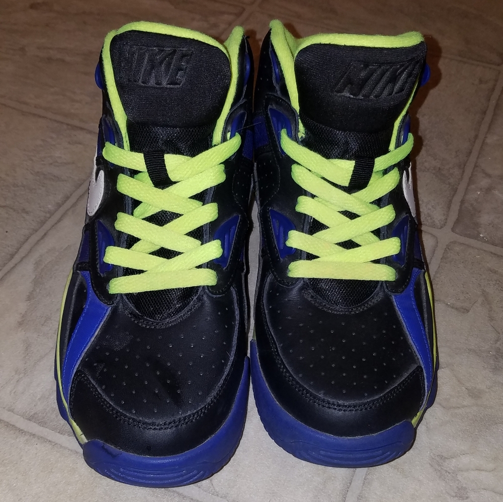 Nike Sneakers Size 5.5 Youth